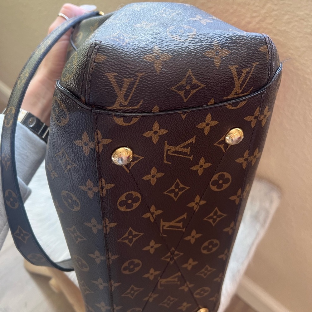 Monogram Canvas Montaigne GM- Large Travel Handbag removable strap. Lock/ key 🔐 - Picture 10 of 13